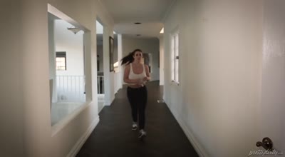 被爸媽女傭上瞭Angela White