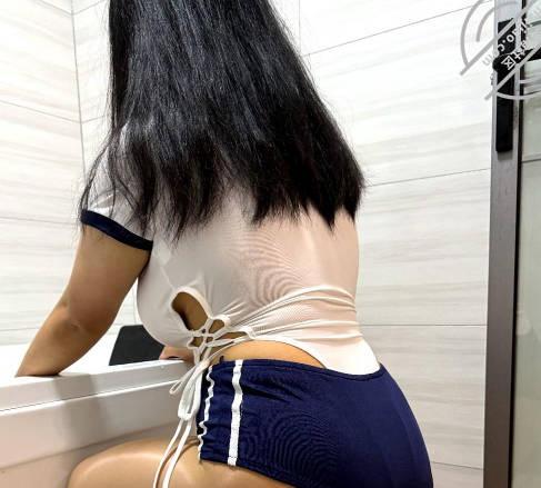 日系服飾妹妹水中自慰後射之